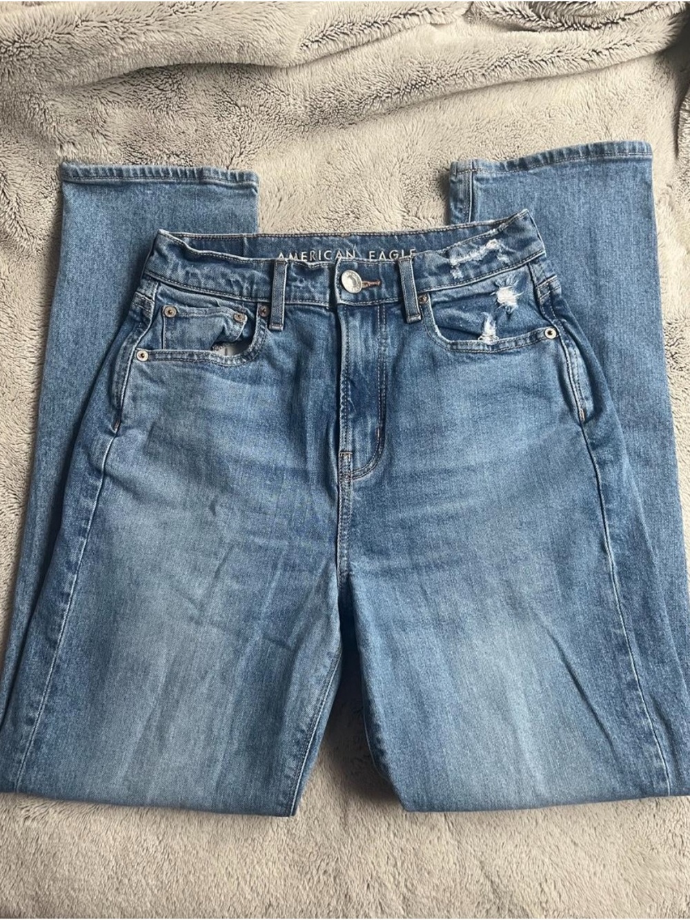 American Eagle Outfitters Light Blue High-Rise Relaxed Jeans